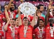 开云体育官网-包含汉堡球队全队备战下一轮，主帅调整战术的词条