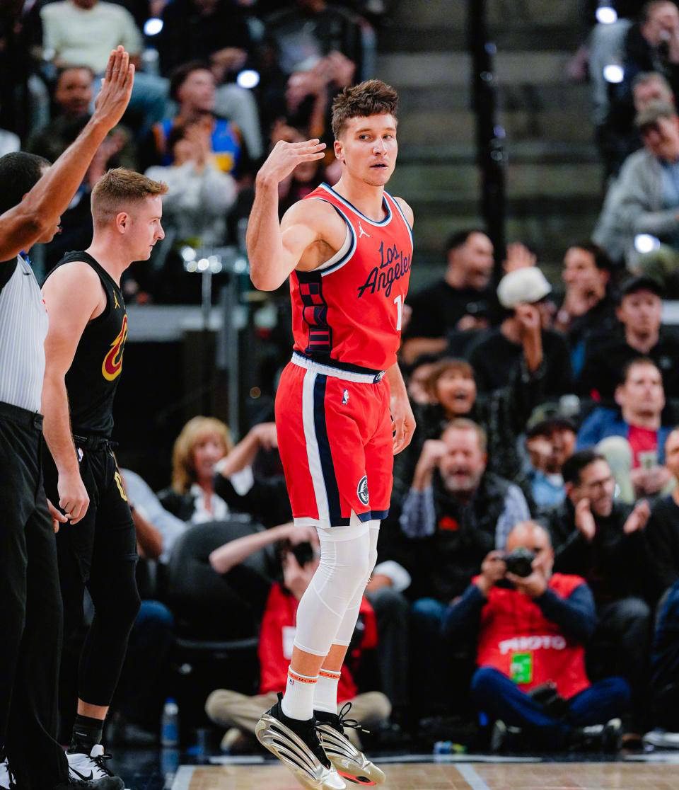 关于黄蜂前锋博格丹诺维奇发挥出色，助球队获胜的信息