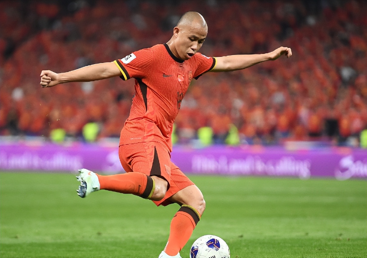 比赛中球员们巧妙配合取得胜利 比赛中球员们巧妙配合取得胜利