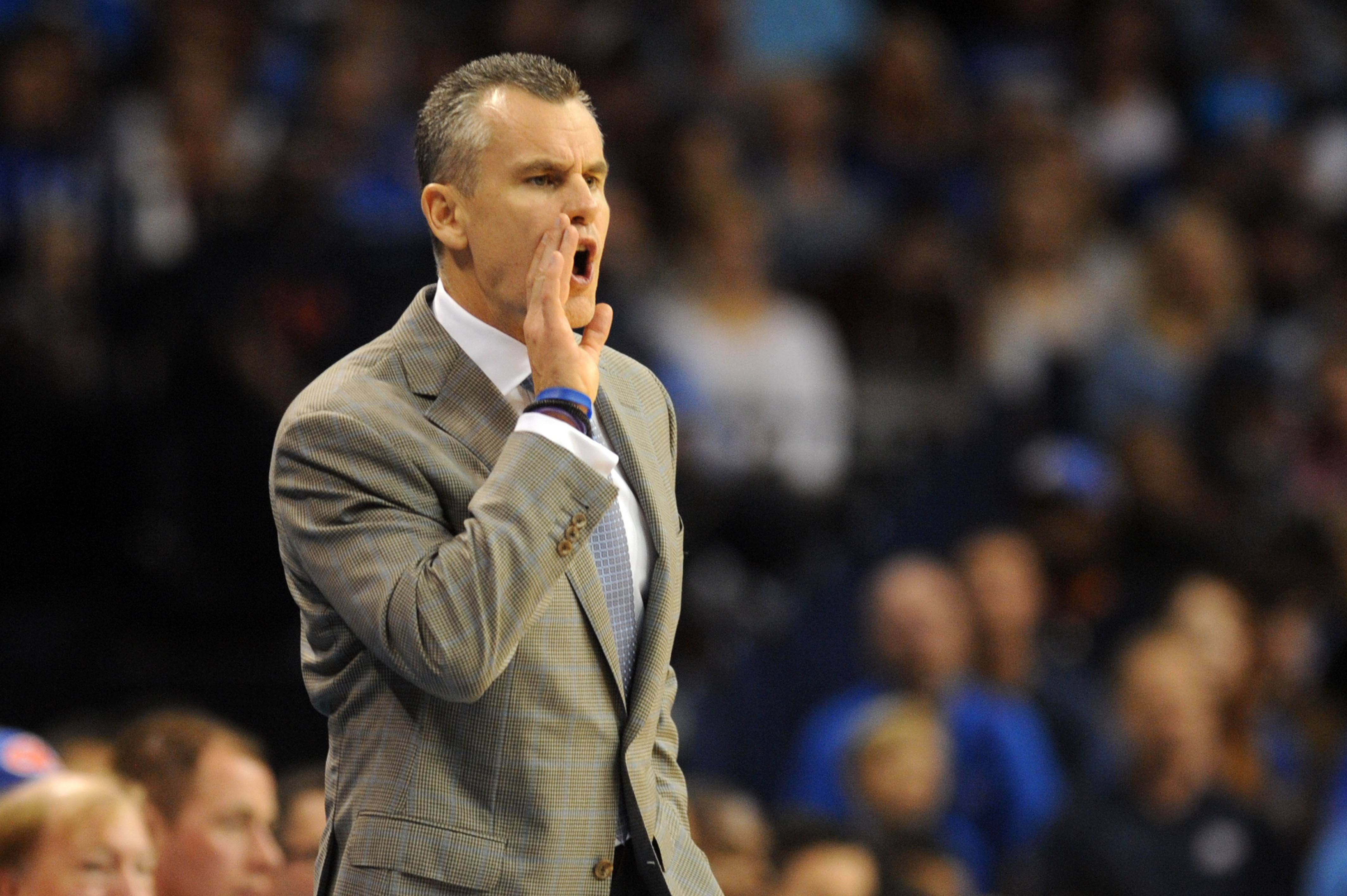 关于开拓者不敌人，主教练批评球队态度不端正的信息