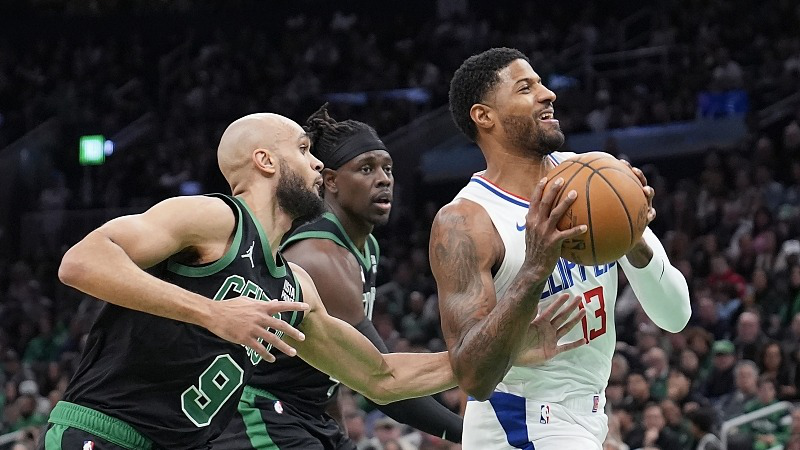 凯尔特人横扫广东队，乔治带队取胜